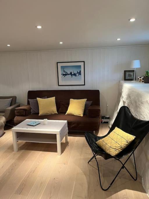 Hybel Med Bad Apartment Egersund Exterior photo